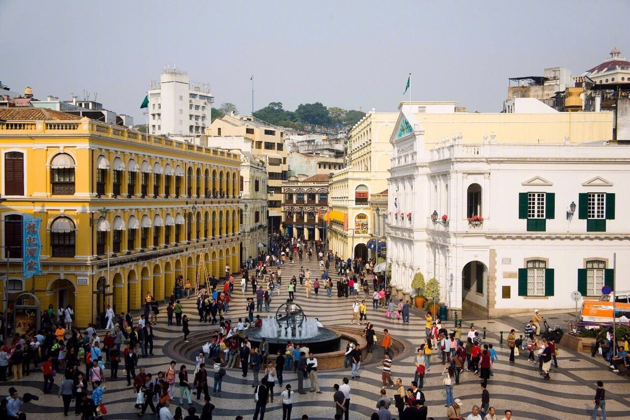 霓虹澳门夜，独白映繁华